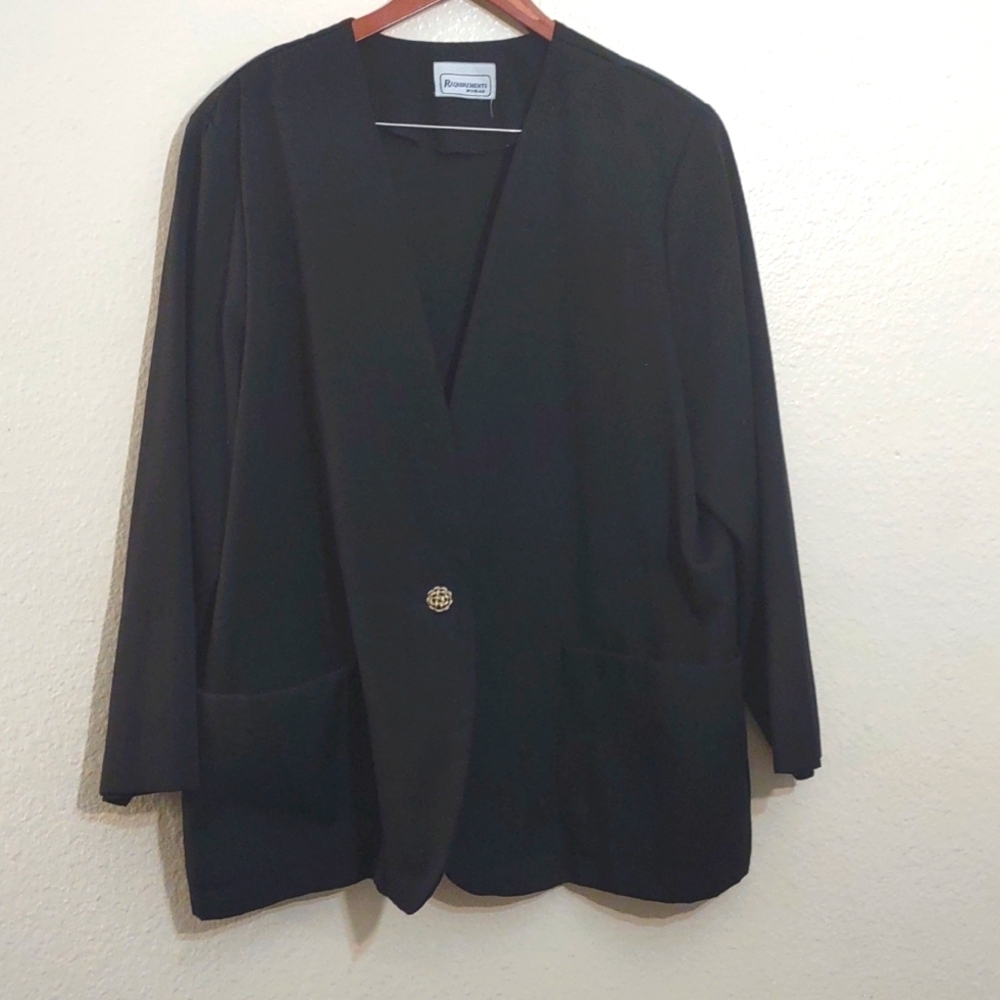 USED REQUIREMENTS WOMAN  NO SIZE LISTED COLOR BLACK HAS PADDED SHOULDER